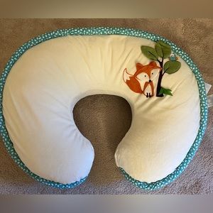 Boppy Luxe Pillow